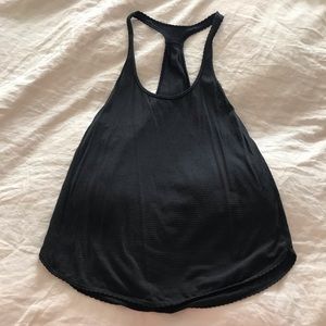 Lululemon tank top. Make an offer !
